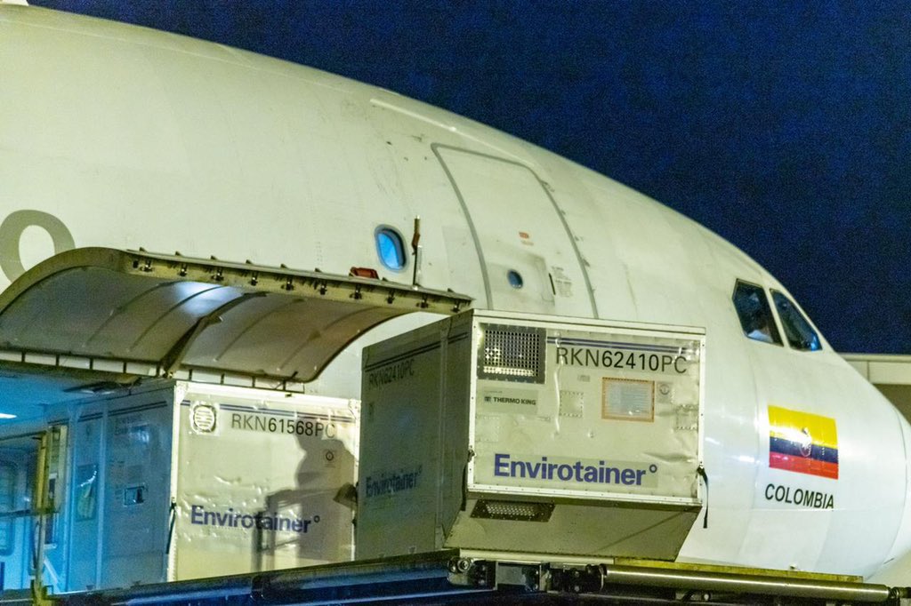 Photo of Siguen llegando vacunas a Colombia: Hoy llegaron más de 400 mil dosis de AstraZeneca