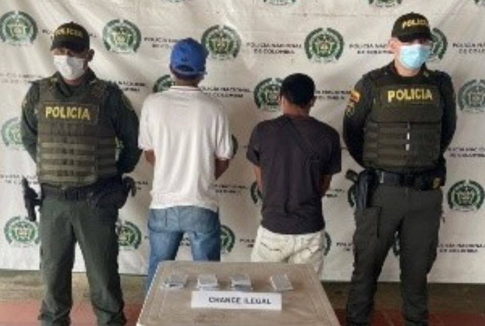 Photo of Dos capturados por venta de chance ilegal en Pueblo Nuevo