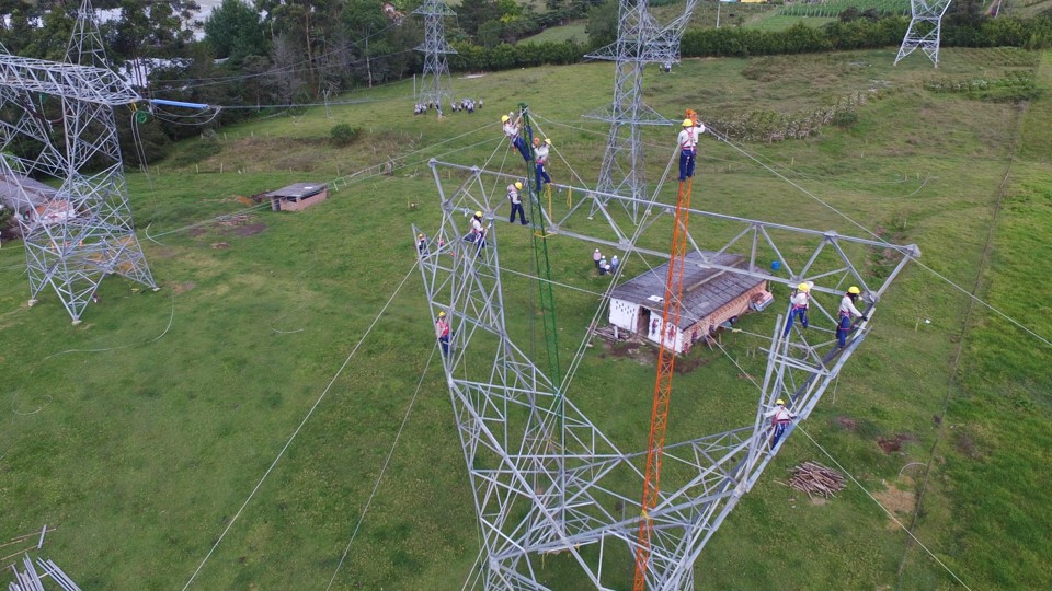 Photo of Afinia formará a 450 jóvenes como linieros y supervisores de redes
