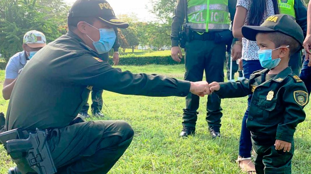 Photo of Niño de siete años le gana tutela a la Policía y frena el traslado de sus padres
