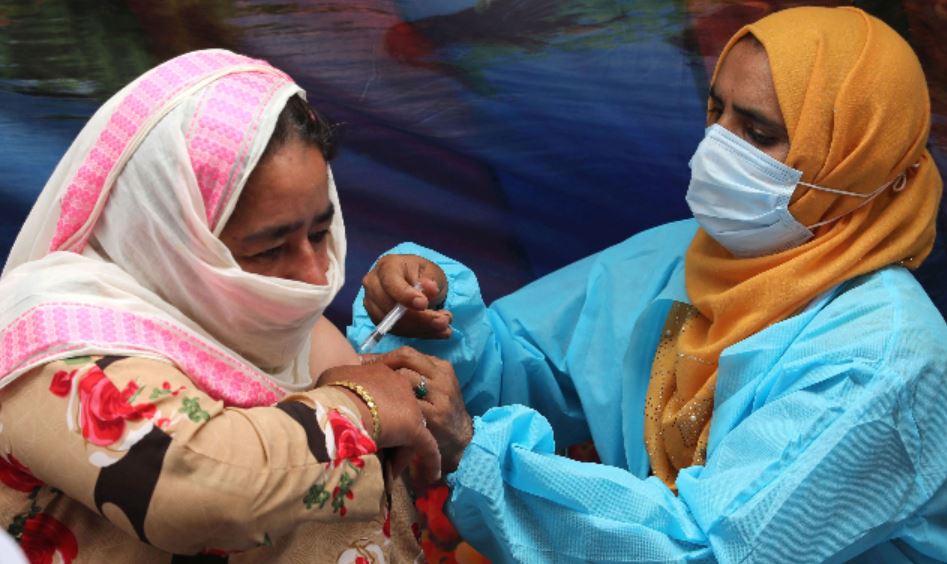 Photo of Covid: Miles de personas fueron vacunadas con agua en la India