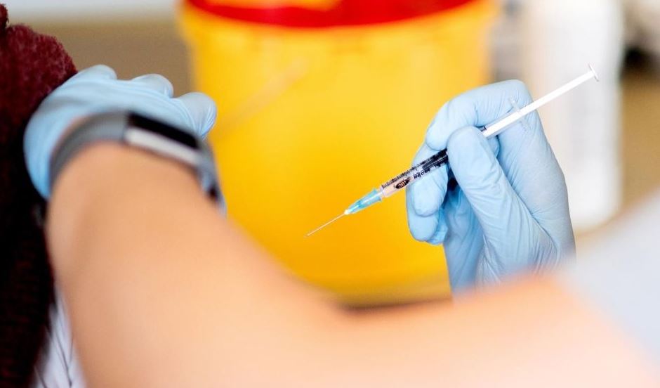 Photo of Policías, militares y hasta un pastor evangélico, pillados revendiendo vacunas anti-Covid