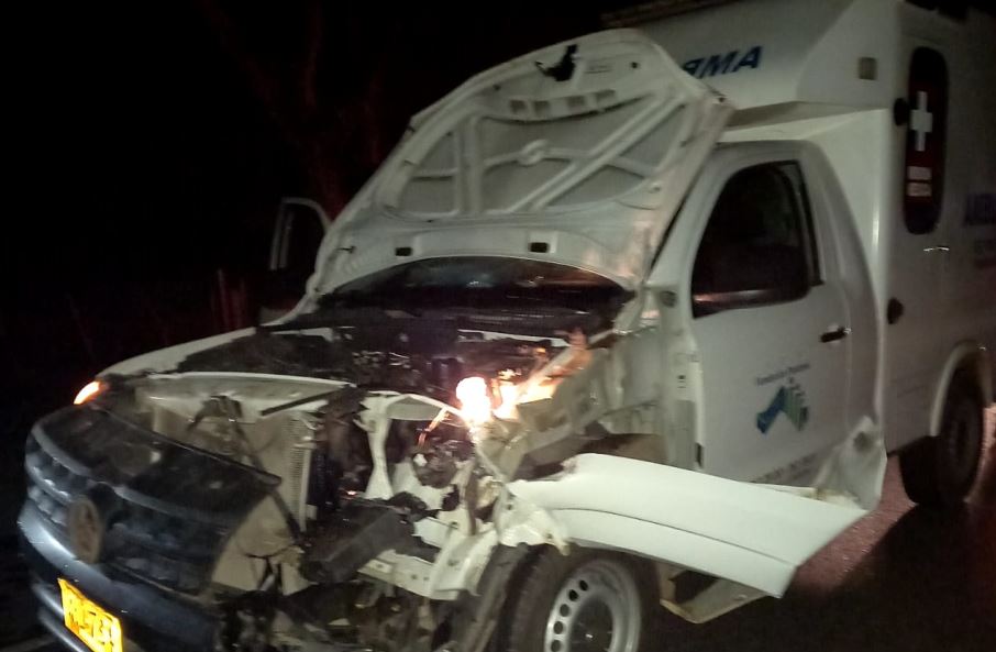 Photo of Ambulancia de IPS de Montelíbano se estrelló contra una vaca en la vía Buenavista – La Apartada