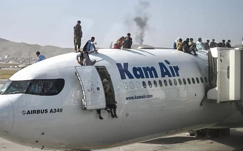 Photo of EE.UU. controla el aeropuerto de Kabul y los talibanes sus inmediaciones