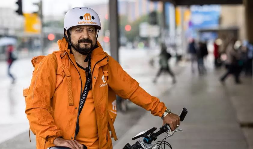 Photo of Antes, ministro en Afganistán; ahora, domiciliario en Alemania