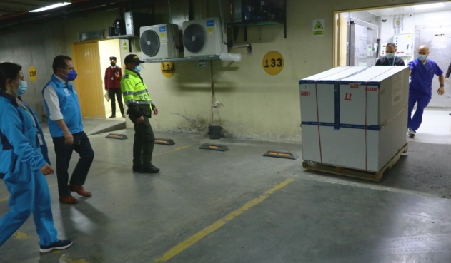Photo of Ya está en Colombia un nuevo lote de 591.000 dosis de AstraZeneca