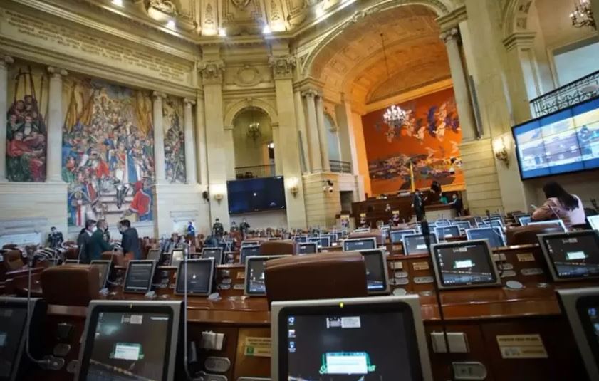 Photo of Cámara se ahorró $624 millones en dos años, al dejar de pagar factura de celular de congresistas