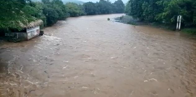 Photo of En vídeo | Alerta por aumento del caudal de la quebrada Uré