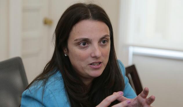 Photo of Se va la ministra TIC, Karen Abudinen, tras escándalo de contratación con la UT Centros Poblados