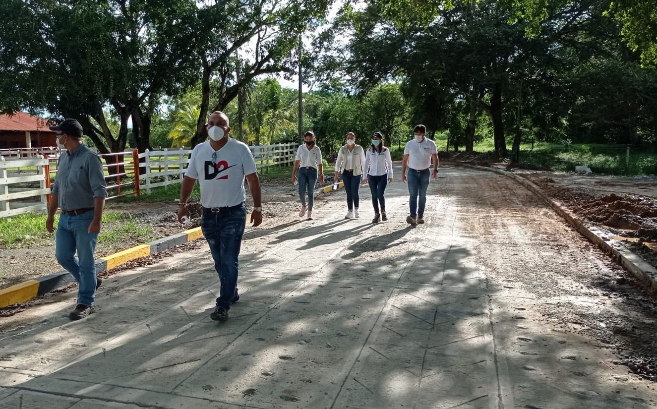 Photo of Al servicio de la comunidad nuevo tramo de placa huella en vía rural de Buenavista