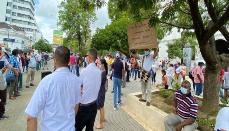Photo of Profesores exigen a Gobernación de Córdoba el pago del retroactivo por aumento salarial