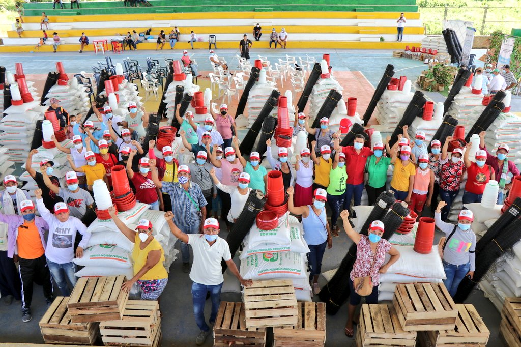 Photo of Gobernación entregó 200 unidades productivas en cuatro municipios cordobeses