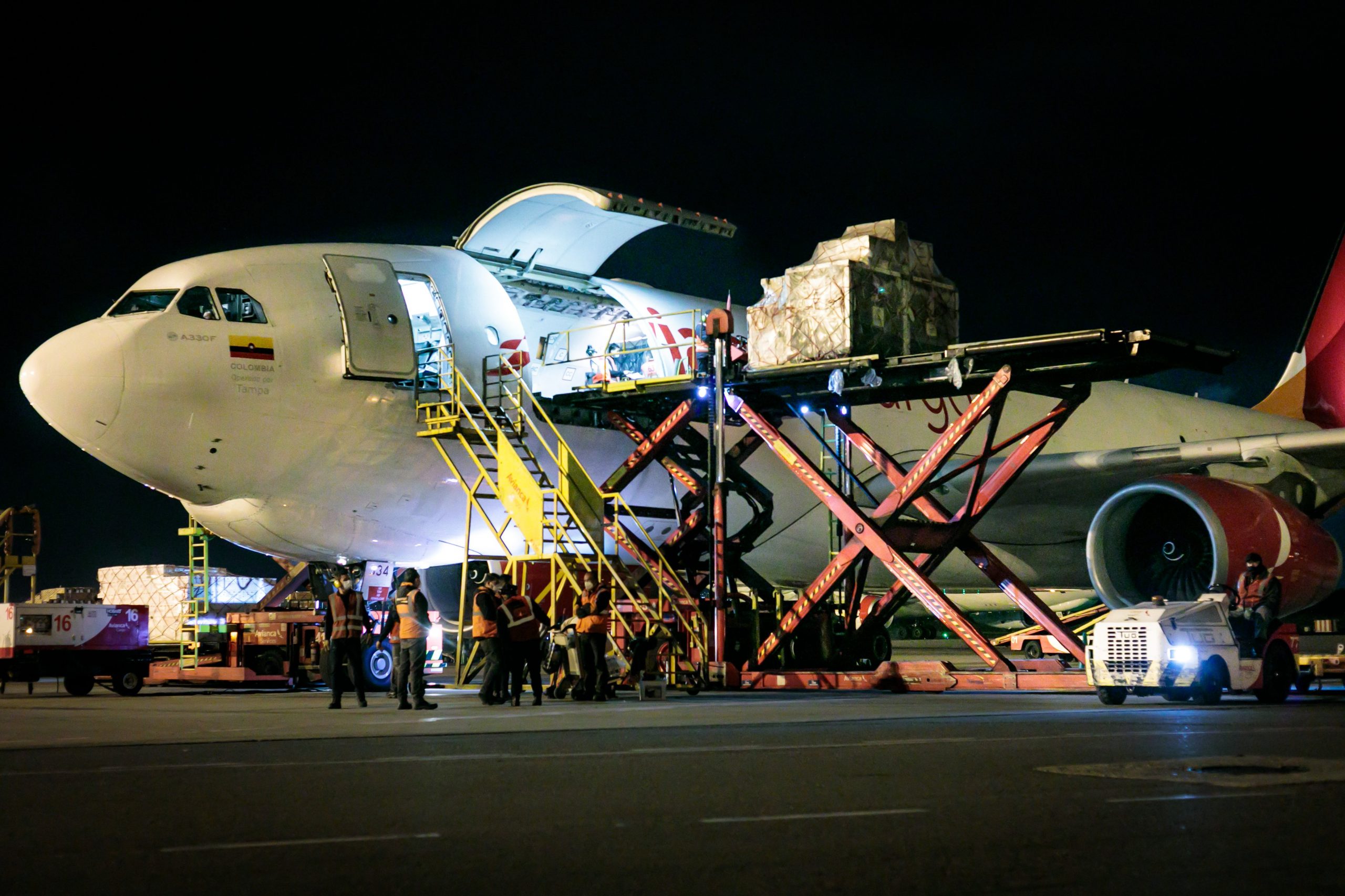 Photo of Colombia recibe 957.000 vacunas contra el COVID donadas por España