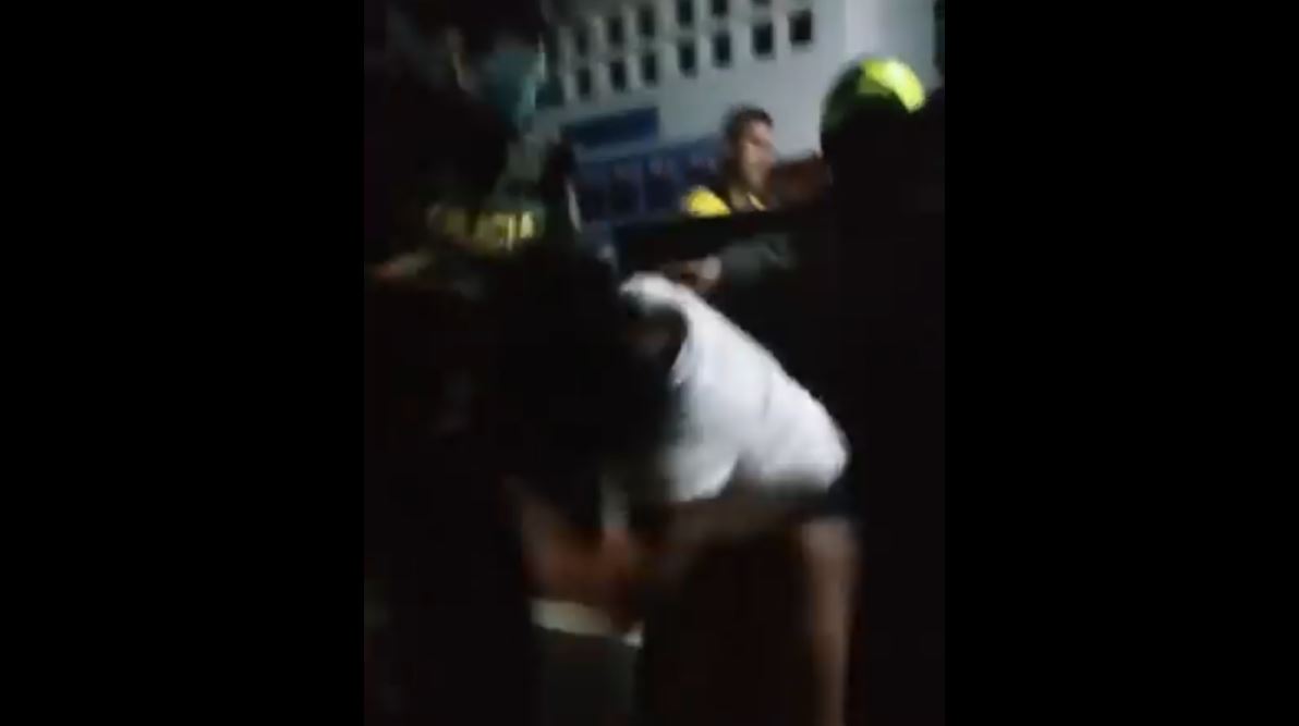 Photo of Denuncian agresión de un Policía a una mujer en Puerto Libertador