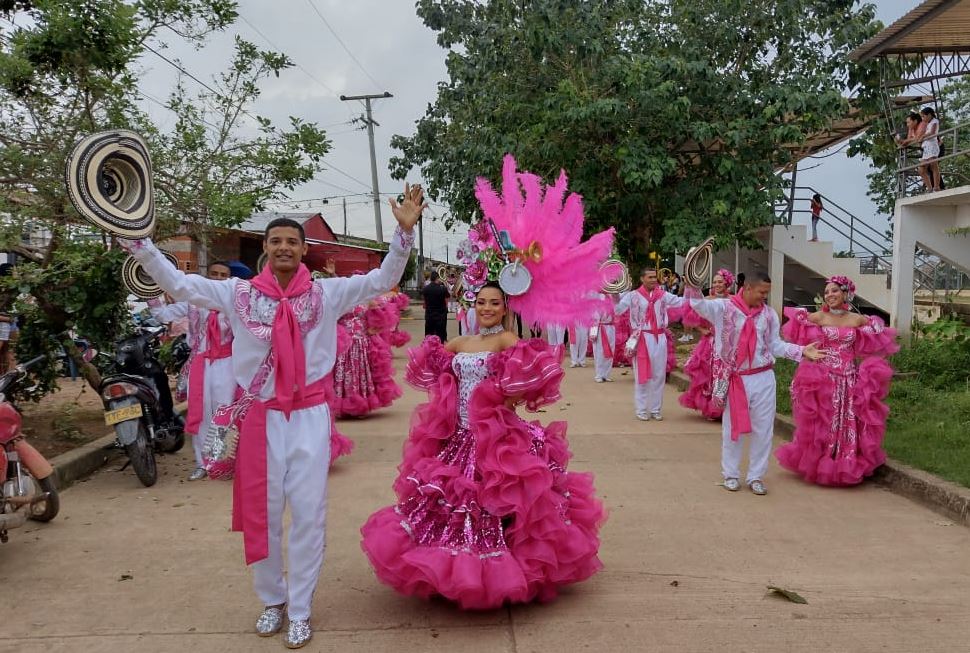 Photo of De arte y colorido se llenaron las calles de Buenavista en el Festival del Mapalé