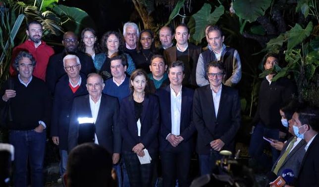Photo of Humo blanco en el cónclave: nace la “Coalición Centro Esperanza”