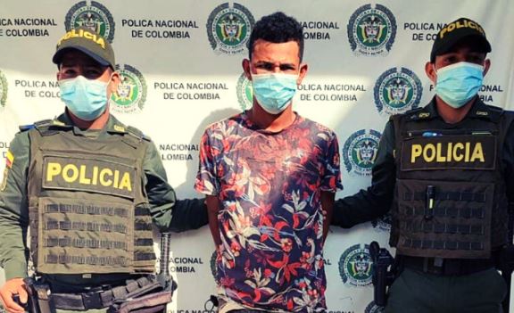 Photo of Comunidad le dio ‘paloterapia’ a ‘planetero’ que intentó atracar a una mujer
