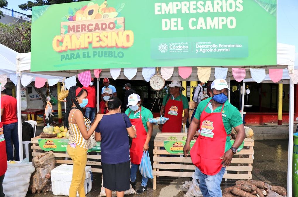 Photo of Calidad y buenos precios encontraron compradores en mercado campesino de Puerto Escondido