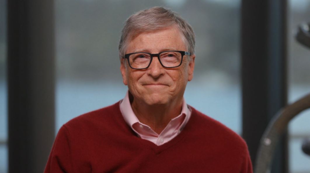 Photo of Bill Gates afirmó que la pandemia acabará en 2022, aunque vienen meses difíciles