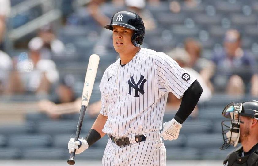 Photo of Beisbolista colombiano Giovanny Urshela renovó contrato con los Yankees
