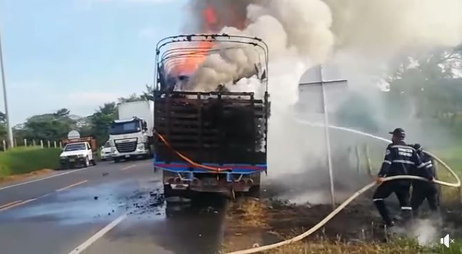Photo of Camión se incendió en la vía Buenavista – Planeta Rica