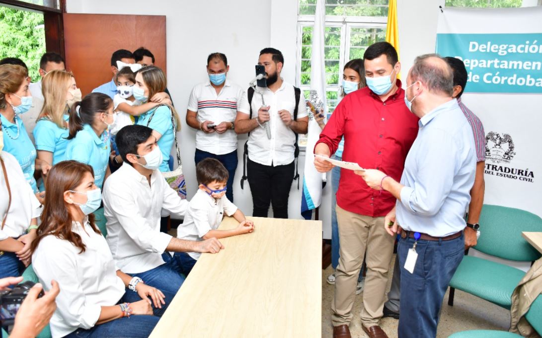 Photo of Liliana Bitar y Nicolás Barguil inscribieron sus candidaturas ante la Registraduría
