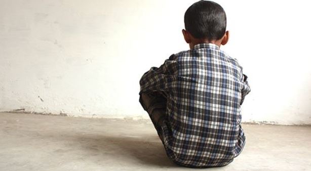 Photo of Amarraban partes íntimas de menor para que no orinara