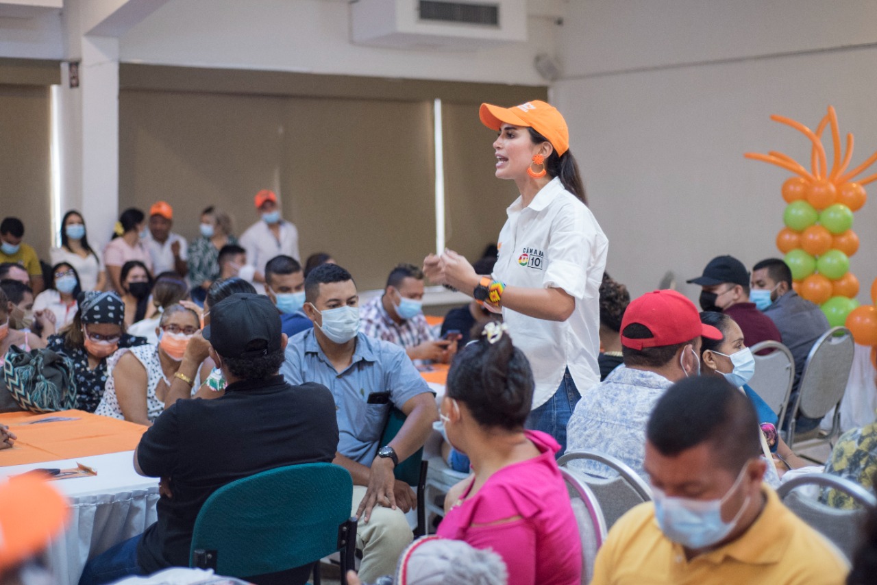 Photo of Contundente respaldo de los líderes de la Ola Naranja a Saray Robayo