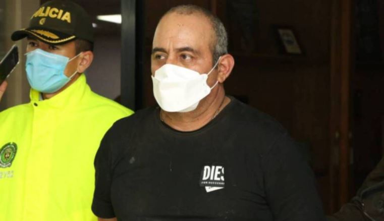 Photo of Roban grabadoras y computador con material de entrevista de alias ‘Otoniel’