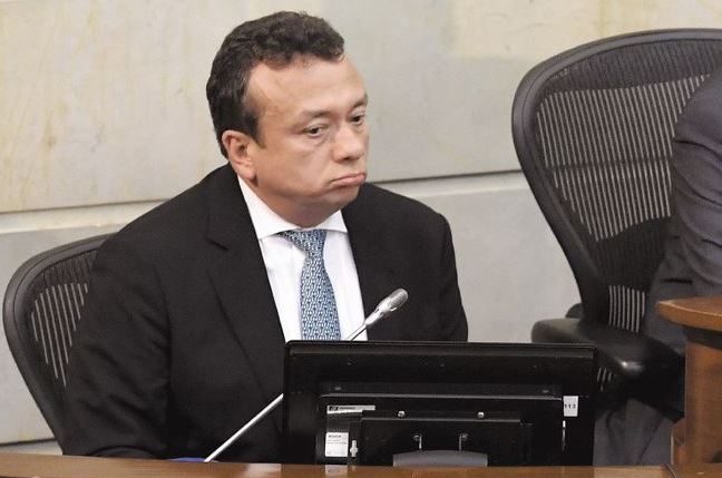 Photo of Procuraduría destituye e inhabilita por 12 años a Eduardo Pulgar Daza