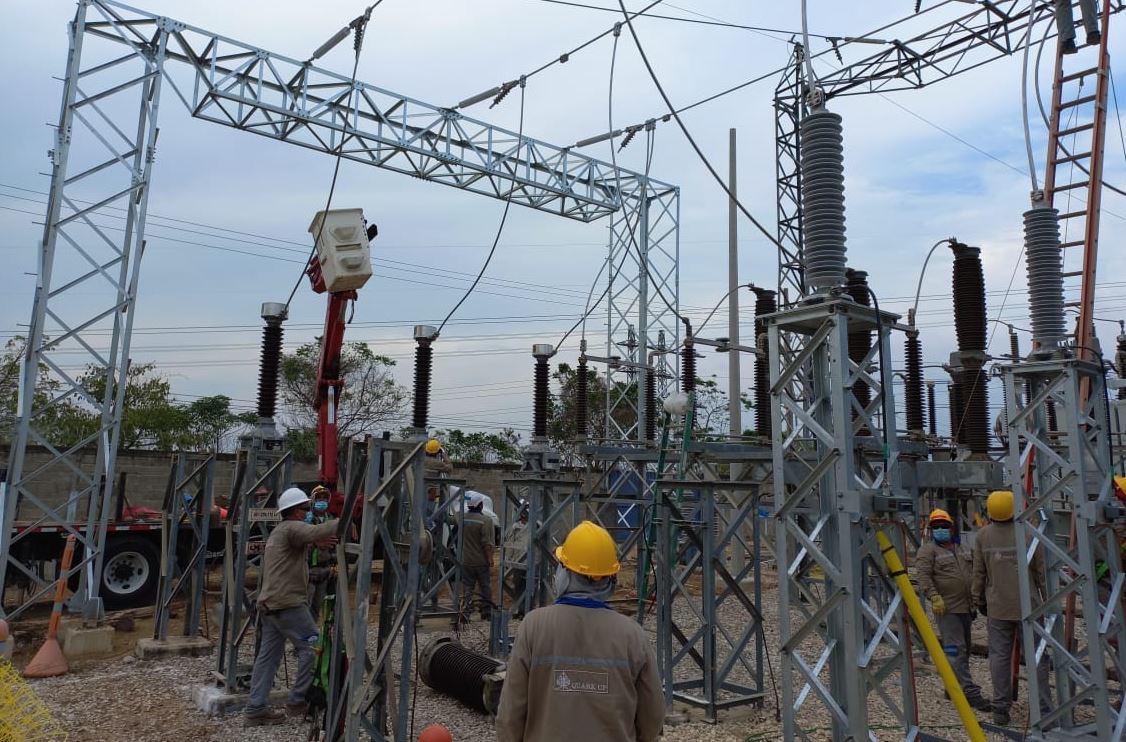 Photo of Afinia avanza en la instalación del tercer transformador en la subestación Chinú Planta