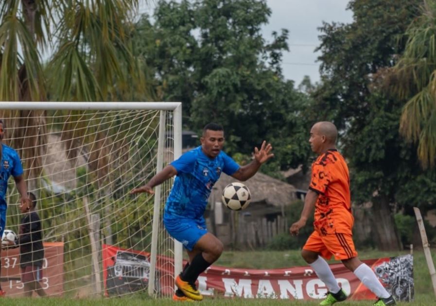 Photo of Regresan las emociones del fútbol recreativo a Pueblo Nuevo