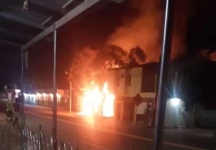 Photo of Incendio destruyó un estadero en La Apartada