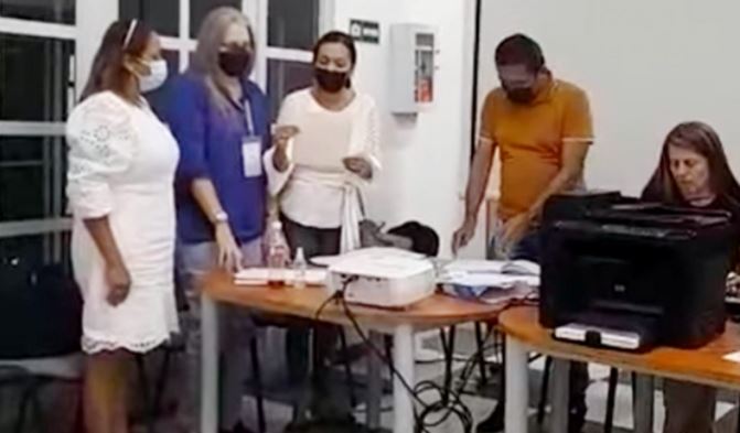 Photo of Leonor Palencia recibió credencial de curul de víctimas del sur de Córdoba y campesinos cuestionaron su elección