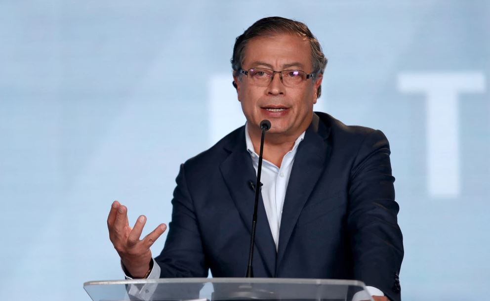 Photo of Camioneros, banqueros y fondos de pensiones le reclaman a Petro por sus declaraciones
