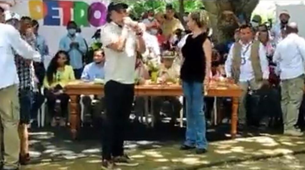 Photo of Críticas a Benedetti por ataque de ira en el que gritó a una persona en Ciénaga de Oro: “Ey, que te calles”