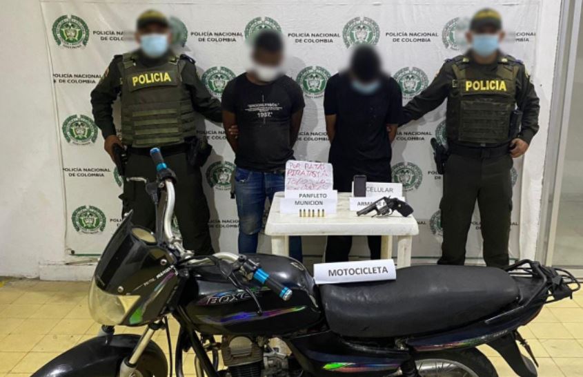 Photo of En Planeta Rica, capturan a dos hombres armados y con panfleto amenazante
