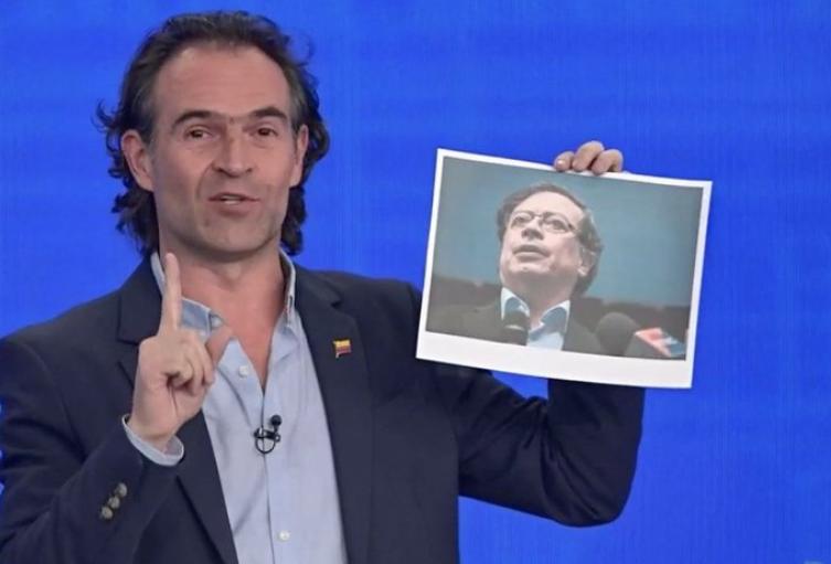 Photo of Campaña de ‘Fico’ dice que grupos criminales estarían presionando para votar por Petro