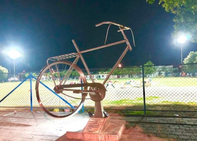 Photo of Sin una llanta quedó la bicicleta de Alejo Durán en Planeta Rica