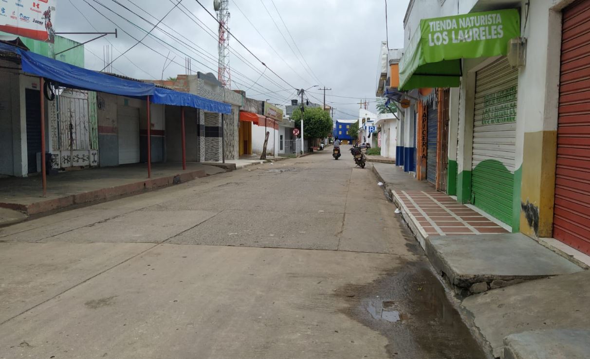 Photo of Dos comerciantes asesinados y once vehículos quemados dejó primer día de paro armado en Córdoba