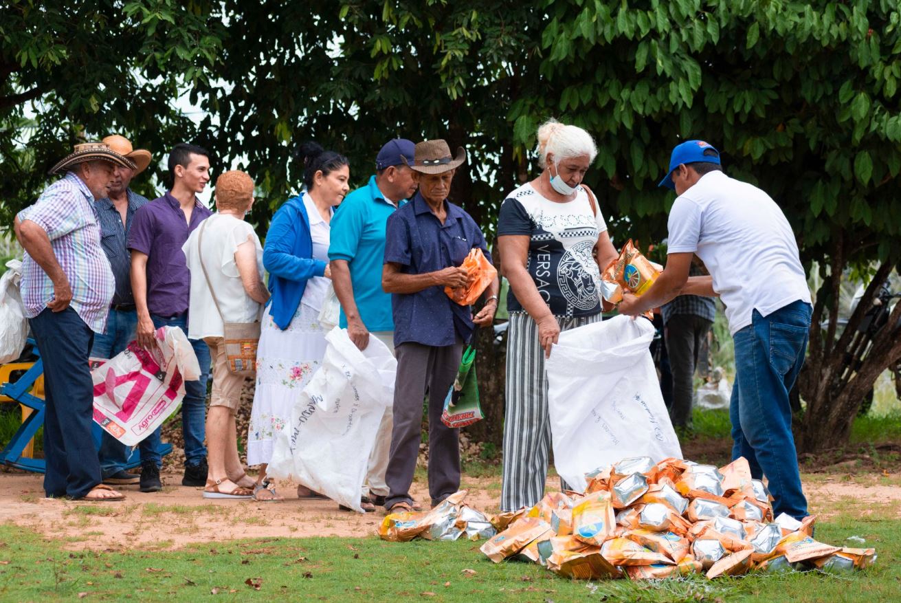 Photo of Sigue entrega de insumos a pequeños ganaderos de Pueblo Nuevo