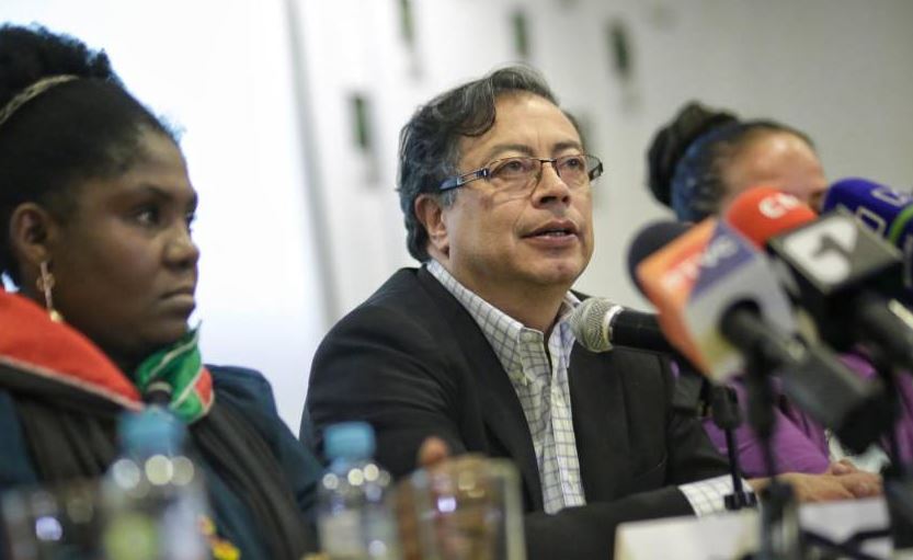 Photo of Fecode oficializó su adhesión a la campaña de Gustavo Petro y Francia Márquez