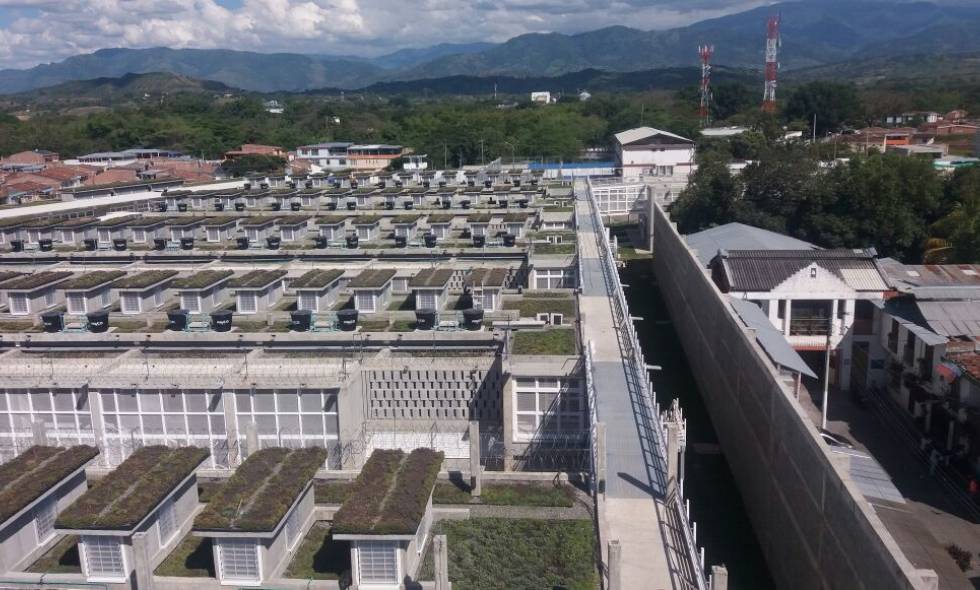Photo of Al menos 49 muertos tras un incendio en la cárcel de Tuluá luego de un intento de fuga