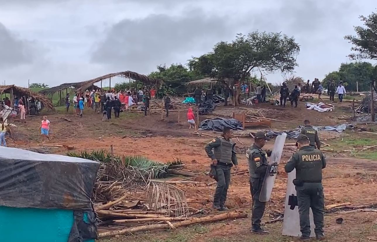 Photo of Con presencia del Esmad, desalojan terreno privado en La Apartada