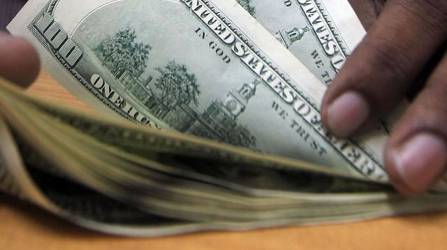 Photo of Dólar hoy en Colombia subió más de $100 en su primera jornada tras victoria de Petro