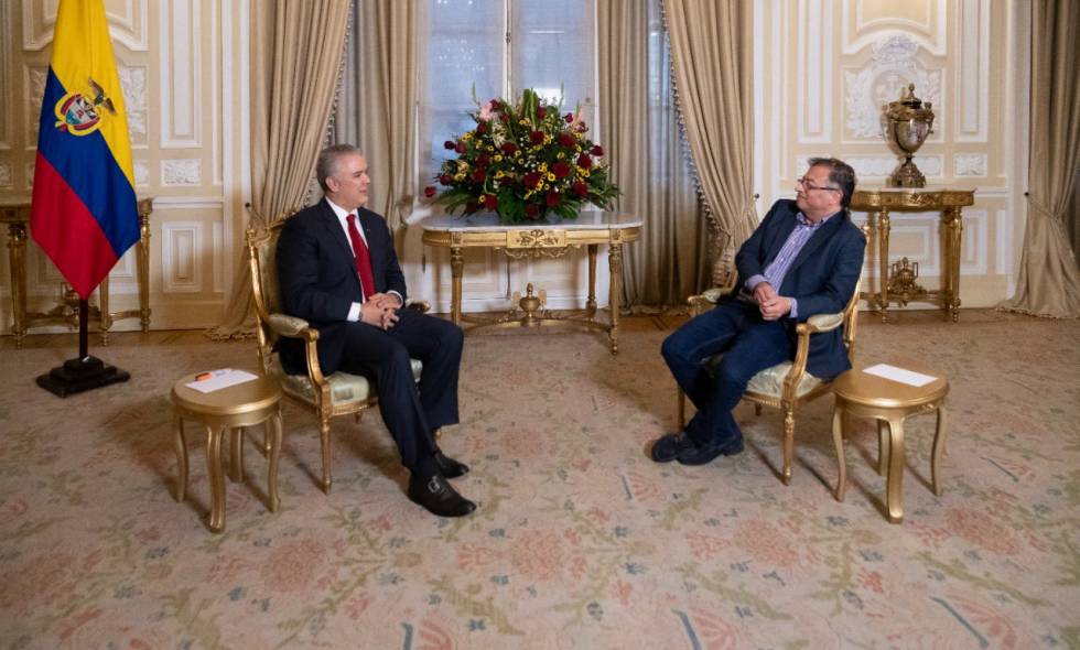 Photo of Iván Duque y Gustavo Petro ya se reúnen en la Casa de Nariño para iniciar empalme