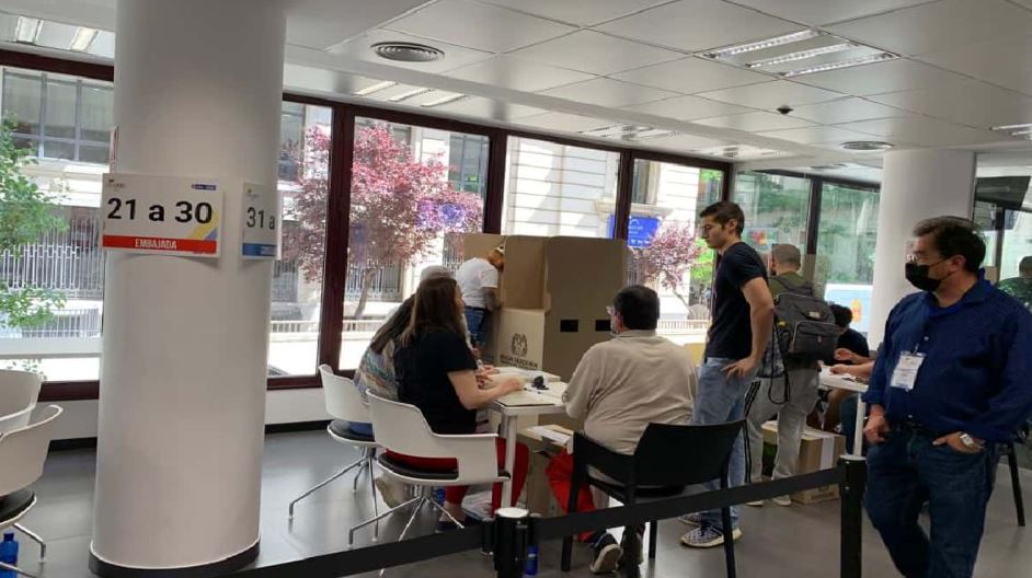 Photo of Comenzaron las votaciones de segunda vuelta presidencial en el exterior