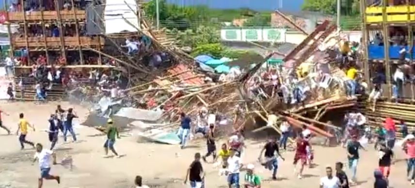 Photo of En vídeo | Se desplomó parte de un palco en corralejas en El Espinal, Tolima