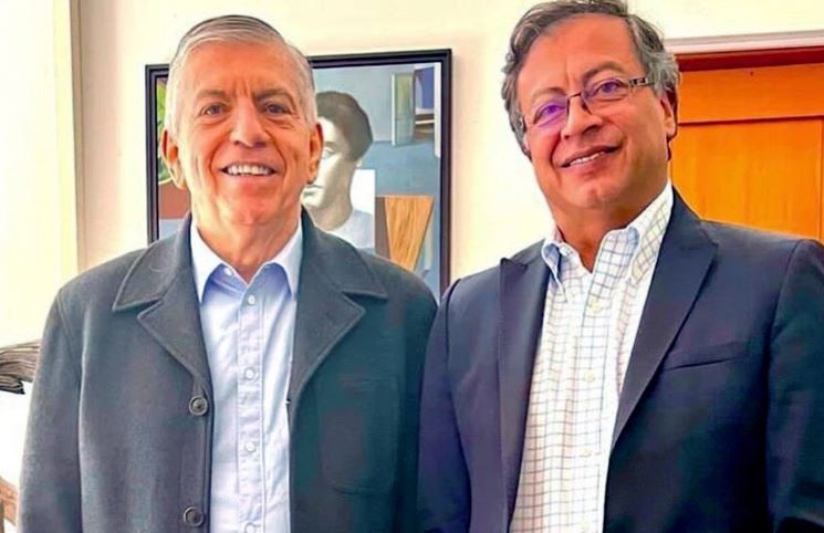 Photo of Gustavo Petro tiene reunión con César Gaviria en Italia