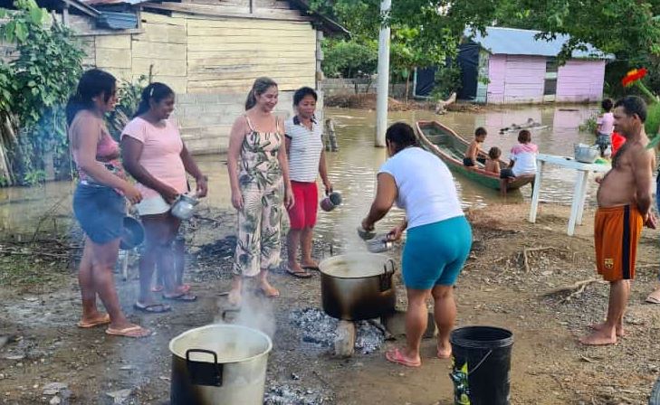 Photo of Piedad Romero realizó ‘Olla comunitaria’ a favor de los damnificados por el invierno en La Apartada